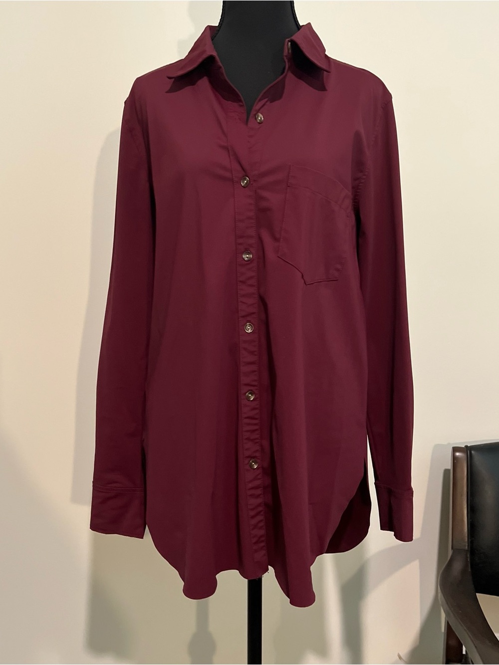 Lysse Women's Button-Down Shirt in Burgundy